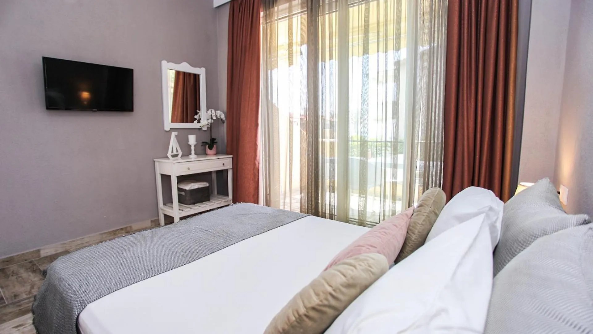 By The Sea Apartments-Studios Siviri