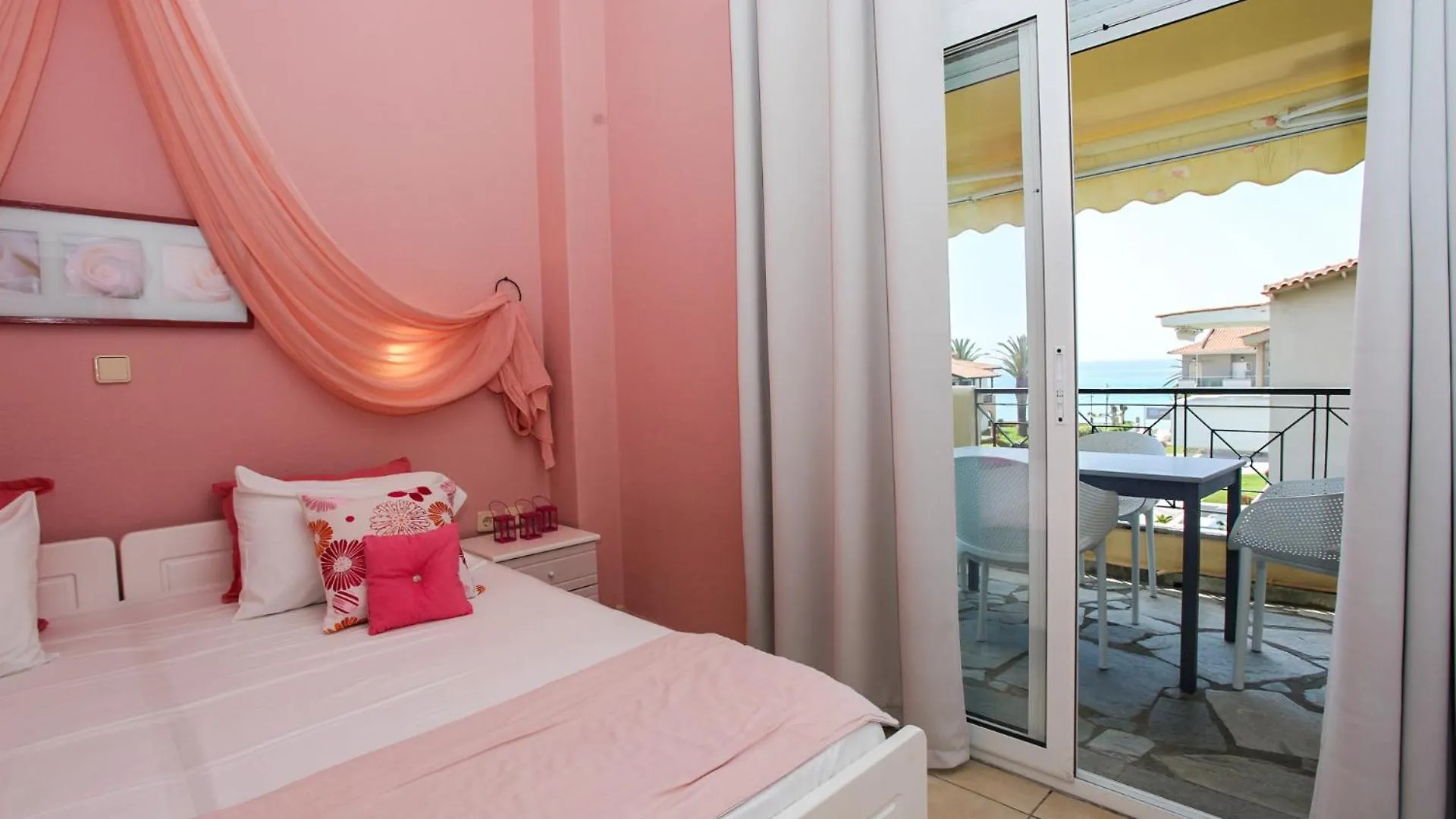 By The Sea Apartments-Studios Siviri