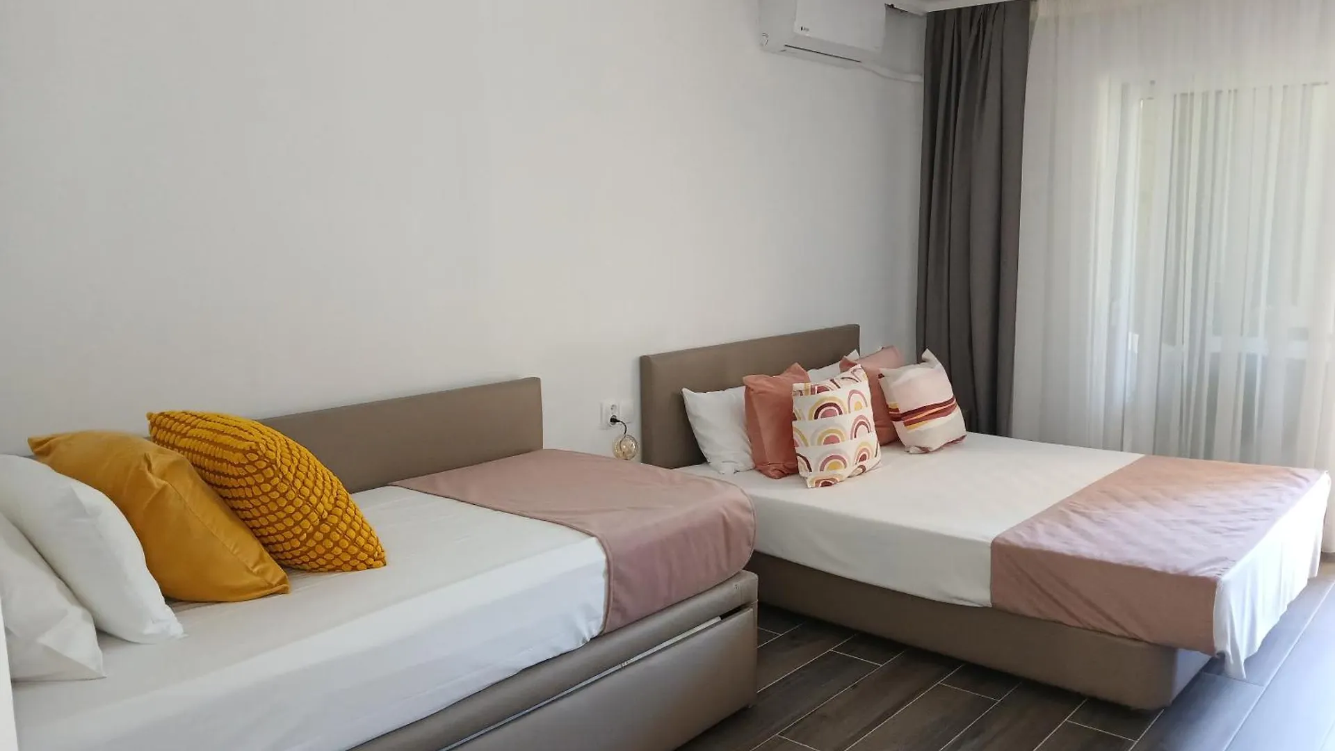 By The Sea Apartments-Studios Siviri