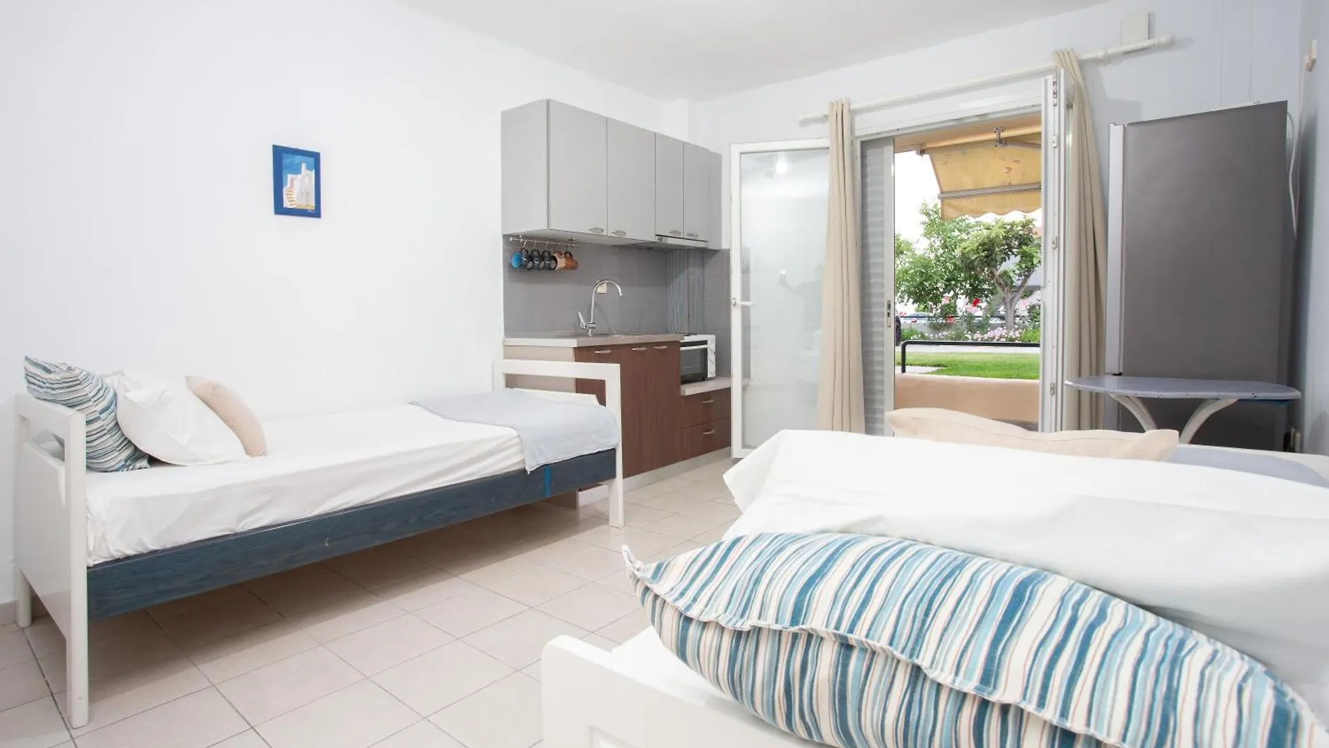 By The Sea Apartments-Studios Siviri 0*,