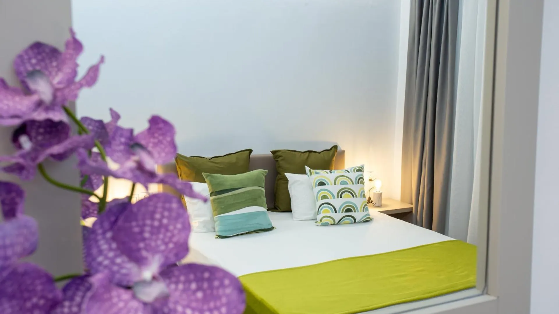 By The Sea Apartments-Studios Siviri