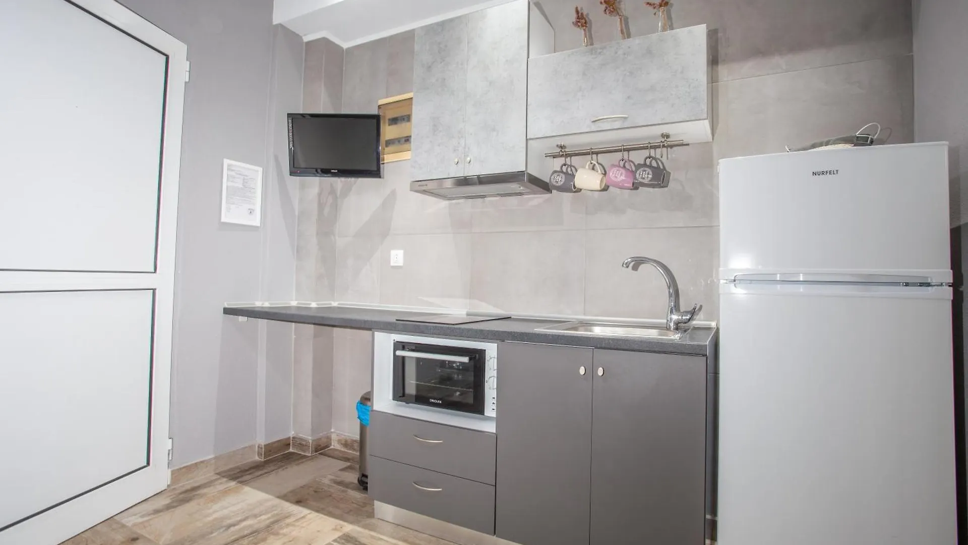 By The Sea Apartments-Studios Siviri