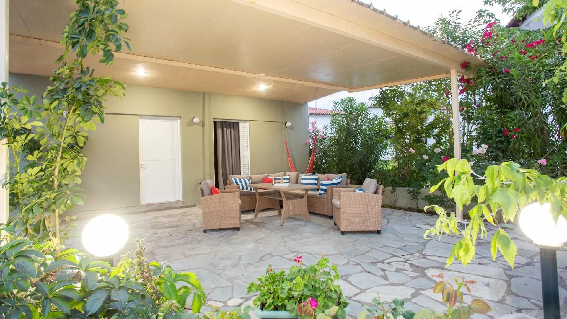 By The Sea Apartments-Studios Siviri Apartment