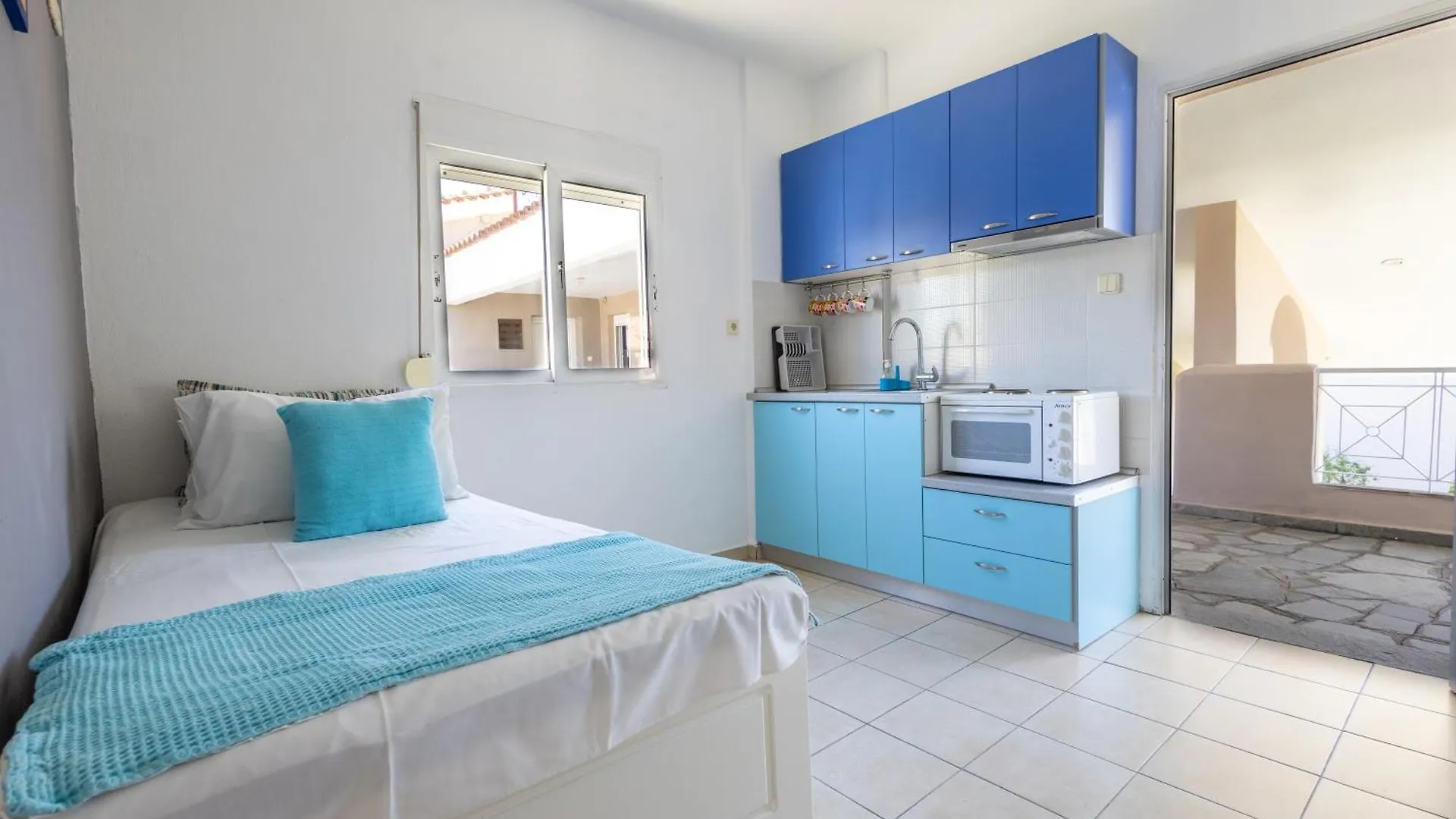 By The Sea Apartments-Studios 시비리 그리스