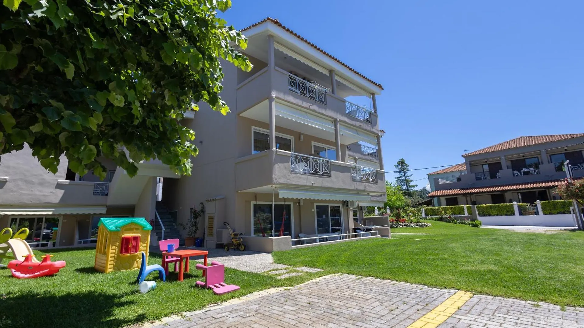 By The Sea Apartments-Studios Siviri