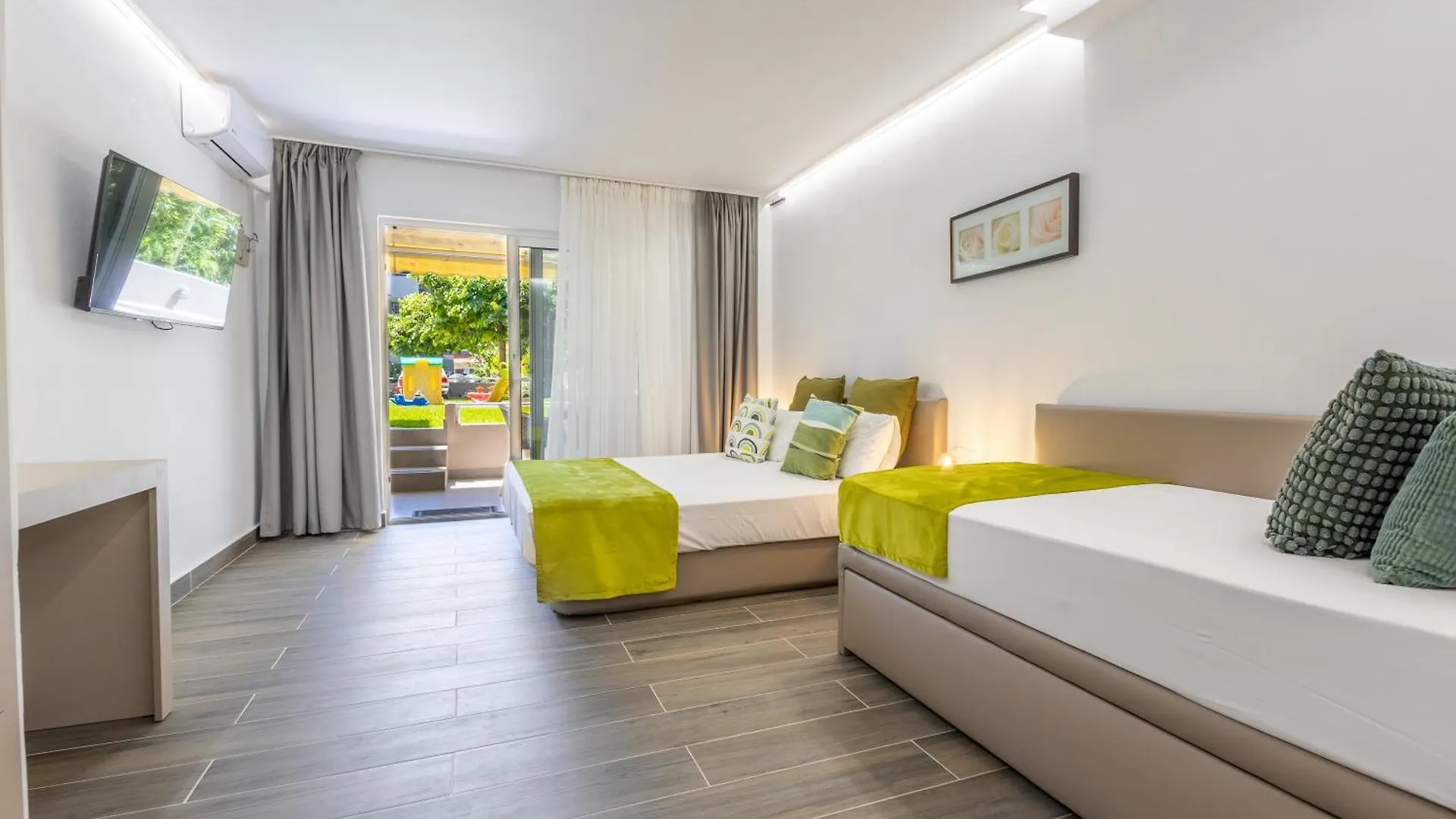 By The Sea Apartments-Studios Siviri
