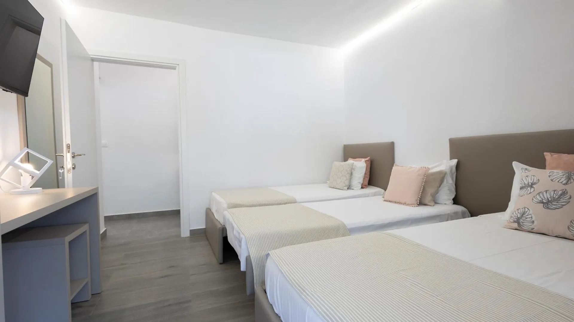 By The Sea Apartments-Studios Siviri