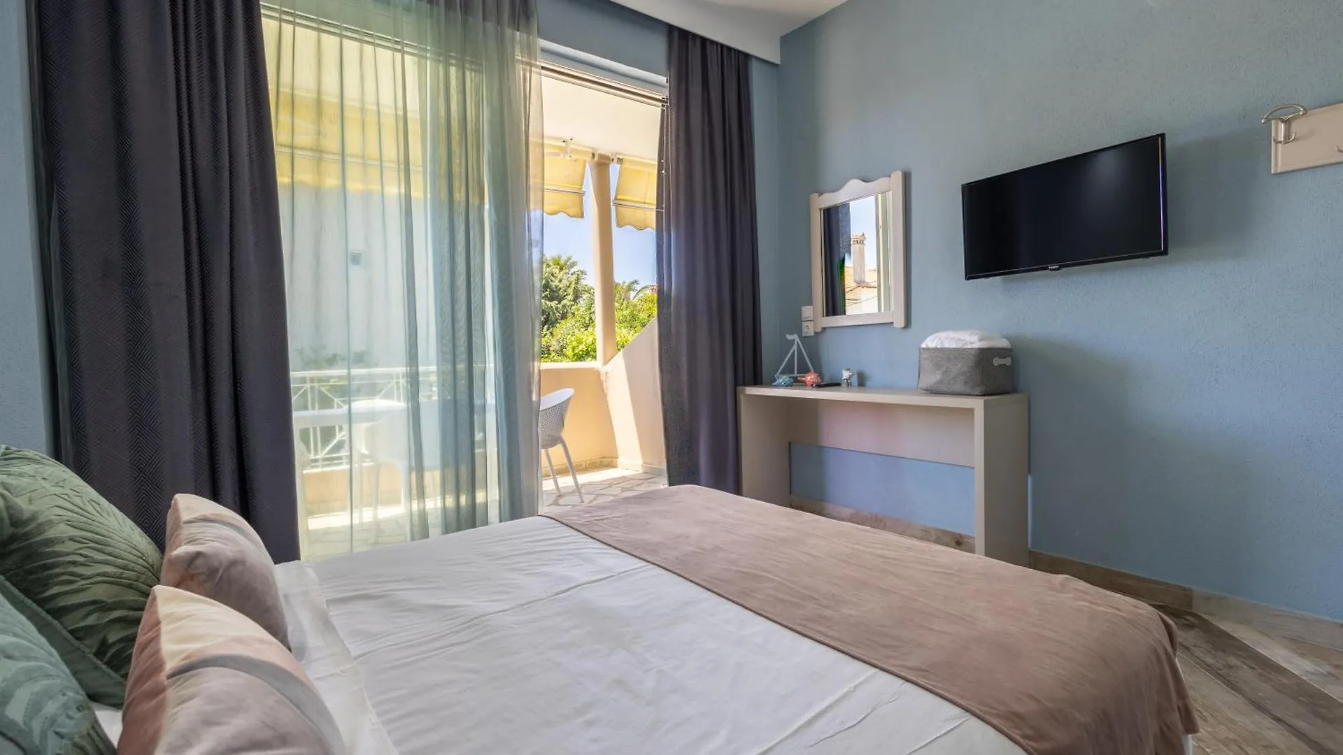 By The Sea Apartments-Studios Siviri Apartment